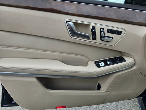 Used 2014 Mercedes-Benz E 250 BlueTEC Sedan w/ Premium 1 Package image 19