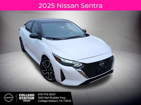 Used 2025 Nissan Sentra SR image 1