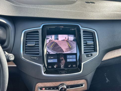 Used 2022 Volvo XC90 T6 Momentum w/ Climate Package image 19