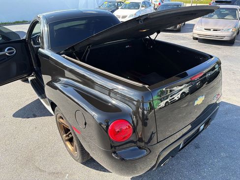 Used 2005 Chevrolet SSR w/ Preferred Equipment Group image 14
