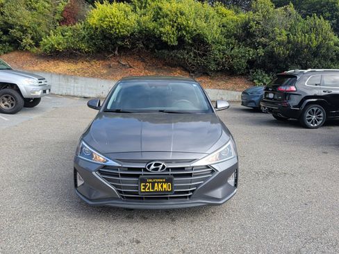 Used 2020 Hyundai Elantra SE w/ Cargo Package (C1) FWD image 2