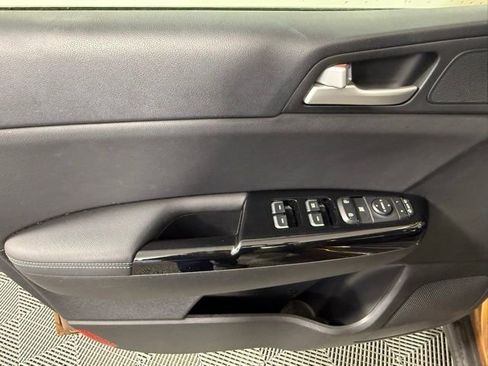 Used 2020 Kia Sportage EX image 16