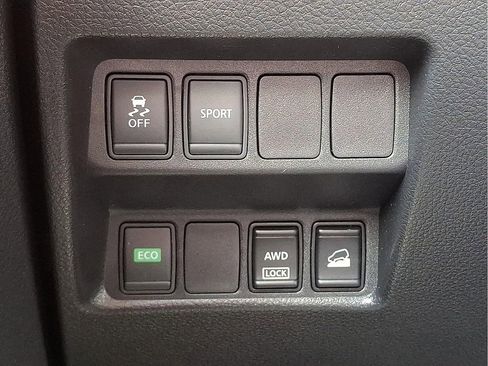 Used 2015 Nissan Rogue S AWD/4WD image 21
