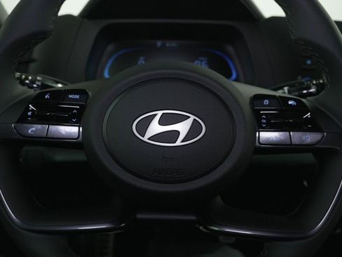 Used 2025 Hyundai Elantra Sport image 38