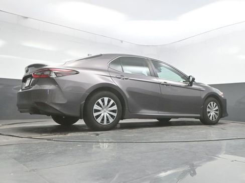 Used 2021 Toyota Camry LE image 36