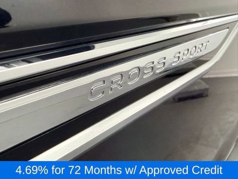 Used 2025 Volkswagen Atlas Cross Sport SE FWD image 10