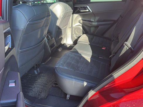 Used 2024 Mitsubishi Outlander SE Black Edition image 9