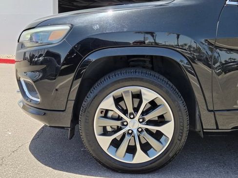 Used 2019 Jeep Cherokee Overland w/ Technology Group AWD/4WD image 9