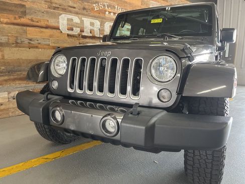 Used 2017 Jeep Wrangler Unlimited Sahara w/ Connectivity Group image 8