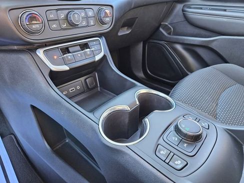 Used 2022 GMC Terrain SLE w/ Driver Convenience Package image 23