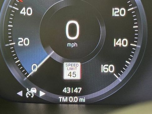 Used 2019 Volvo XC40 T5 R-Design AWD/4WD image 14