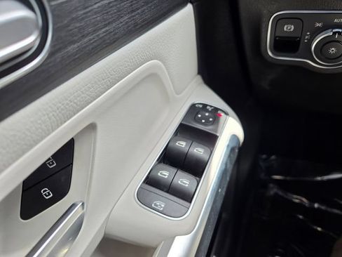 Used 2021 Mercedes-Benz GLB 35 AMG 4MATIC image 40