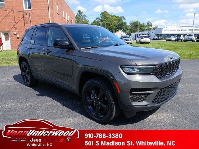 Certified 2024 Jeep Grand Cherokee Altitude RWD image 1