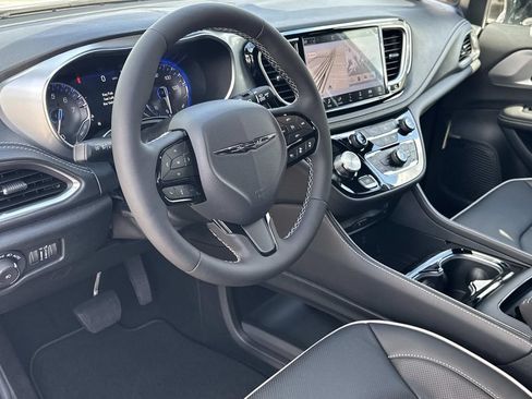 New 2026 Chrysler Pacifica Limited w/ Uconnect Theater Family Group FWD image 2