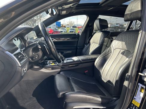 Used 2016 BMW 750i xDrive image 24