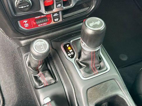 Used 2021 Jeep Wrangler Unlimited Rubicon w/ Cold Weather Group AWD/4WD image 26
