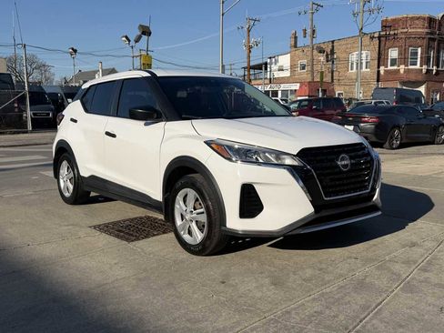 Used 2023 Nissan Kicks S image 3