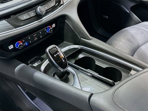 Used 2021 Buick Enclave Premium w/ Sun and Sites Package image 17