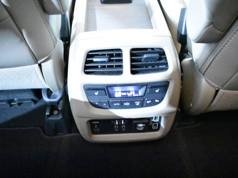 Used 2020 Honda Pilot Touring image 32