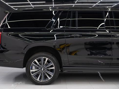 Used 2026 Cadillac Escalade ESV Sport image 10