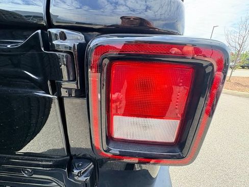 Used 2022 Jeep Wrangler Unlimited Sport AWD/4WD image 17