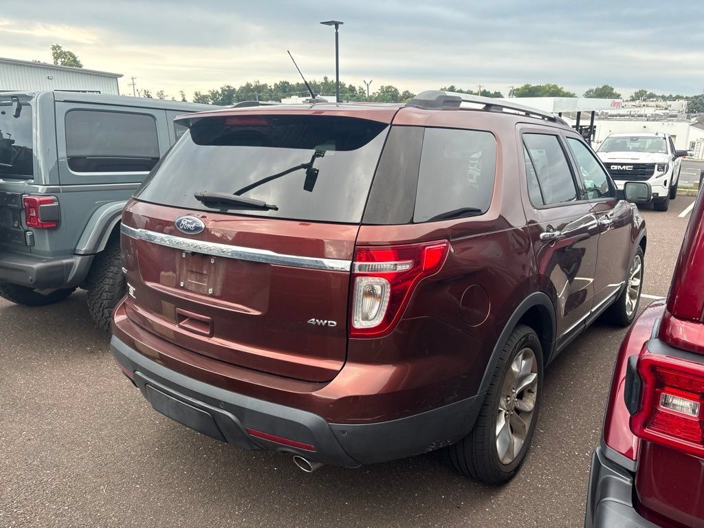Used 2015 Ford Explorer XLT w/ Equipment Group 202A AWD/4WD image 2