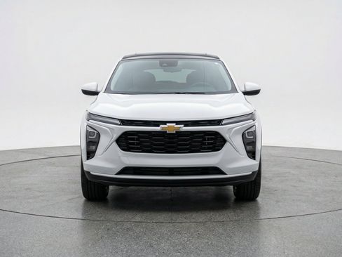 Used 2025 Chevrolet Trax LT w/ LT Convenience Package FWD image 2