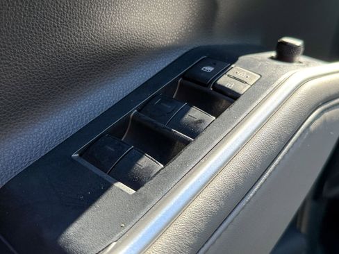 Used 2022 Toyota Highlander XLE image 17