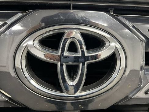 Used 2024 Toyota Tundra Platinum AWD/4WD image 31