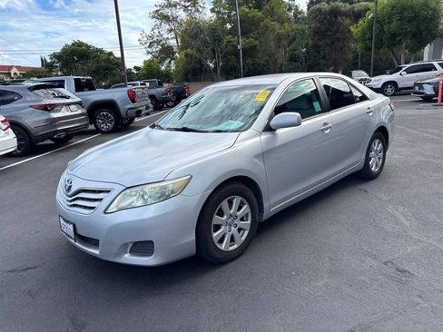 Used 2011 Toyota Camry LE FWD image 8