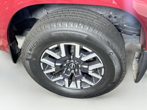 Used 2024 Nissan Frontier SL w/ Technology Package image 11