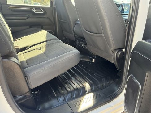 Used 2024 Chevrolet Silverado 2500 LT w/ Convenience Package image 9