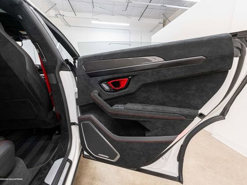 Used 2023 Lamborghini Urus Performante image 32