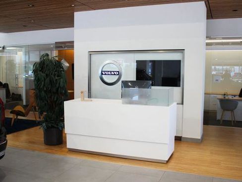 Certified 2024 Volvo XC40 B5 Ultimate w/ Climate Package image 41