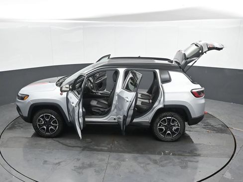 Used 2025 Jeep Compass Trailhawk w/ Trailer Tow Group image 56