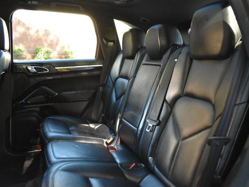 Used 2018 Porsche Cayenne Platinum Edition image 29