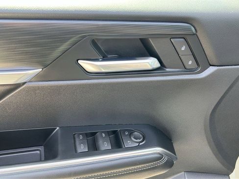 Used 2025 GMC Acadia Elevation image 22