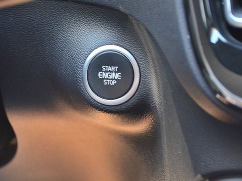 Used 2022 Volvo XC40 T5 R-Design w/ Climate Package image 27