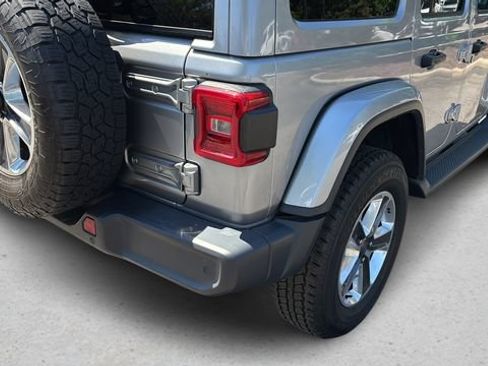 Used 2018 Jeep Wrangler Unlimited Sahara AWD/4WD image 36