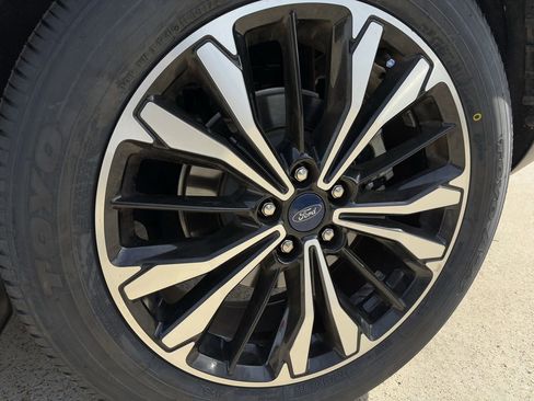 Certified 2022 Ford Escape SE w/ SE Sport Appearance Package image 11