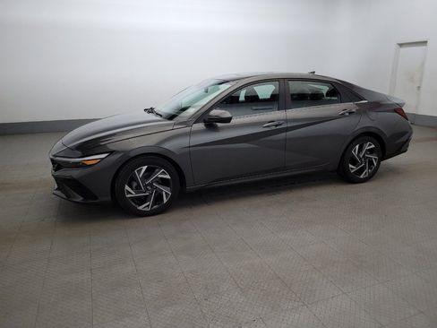 Used 2024 Hyundai Elantra SEL w/ Convenience Package image 2