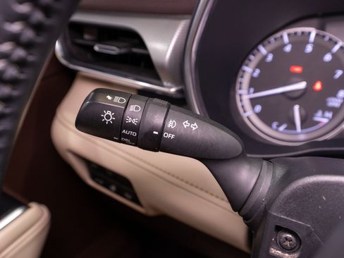 Used 2022 Toyota Highlander Platinum FWD image 29