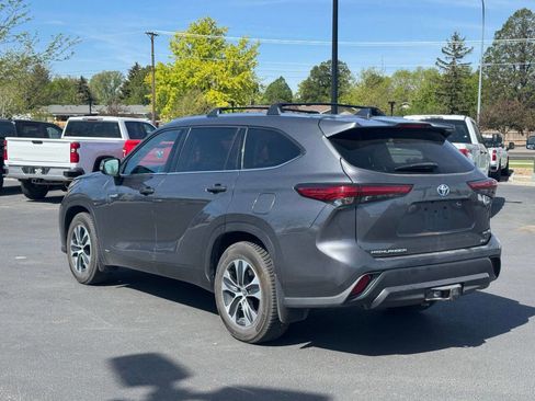 Used 2021 Toyota Highlander XLE AWD/4WD image 5