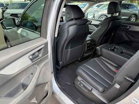 Used 2024 Acura MDX SH-AWD image 13