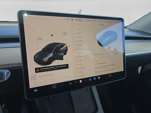 Used 2022 Tesla Model Y Long Range AWD/4WD image 25