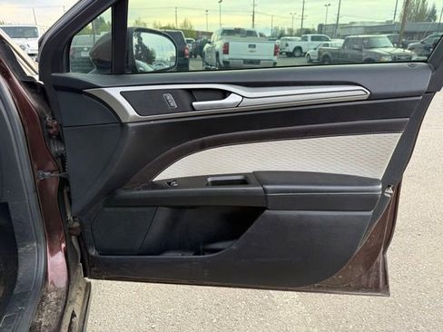 Used 2019 Ford Fusion SE w/ Equipment Group 151A FWD image 15