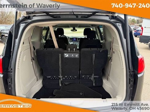 Used 2017 Chrysler Pacifica Touring Plus w/ Security Group image 16