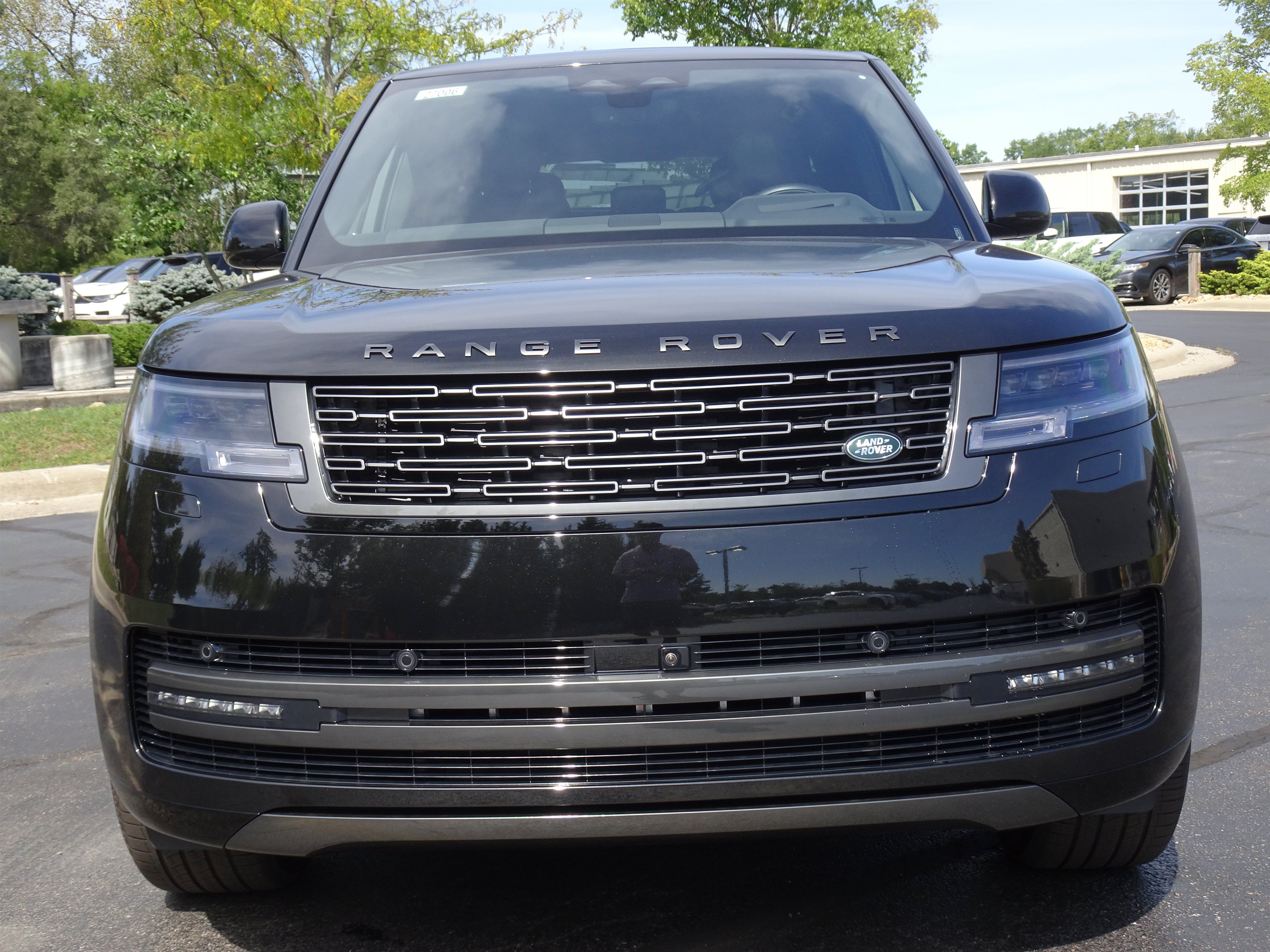 New 2027 Land Rover Range Rover Long Wheelbase SE AWD/4WD image 9