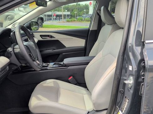 Used 2025 Toyota Camry XLE w/ Premium Plus Package FWD image 16