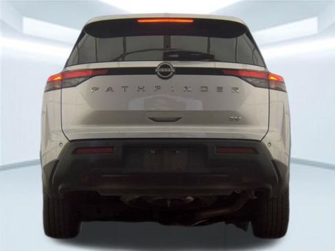 Used 2024 Nissan Pathfinder SV FWD image 15